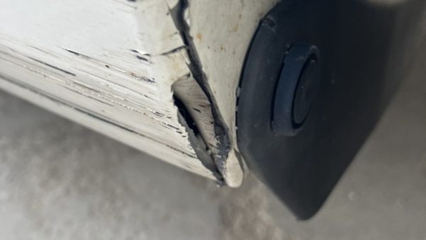 プリウスのサイドステップ傷・割れ修理