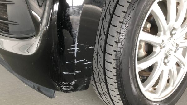 N-ワゴンのフロントバンパーの傷修理