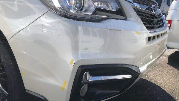 フォレスターのフロントバンパーの傷修理